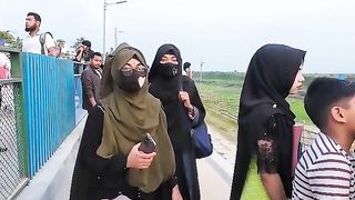 কোন মেয়ে পাঞ্চ করলো না