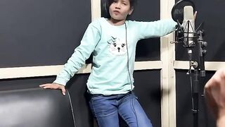 কি ভাবে গান রেকর্ড করে সুমাইয়া