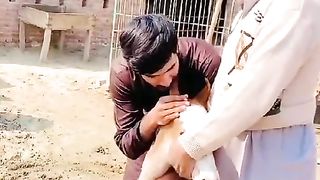 Allah ho Akbar ya log pata ni kiya dekhna chaya rh hain