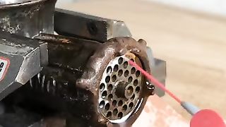 A genius way to repair a meat mincing machine