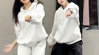 funny dancing girls