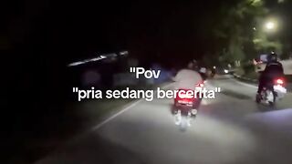 Laki laki bercerita