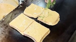 Kya aapne kabhi khaya hai ye???? #indianstreetfood #streetfood #pudla #sandwich #mumbai #mumbaifood