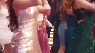 Who is that Golden girl ???? #trending #bollywood #song #newsong #music #trending