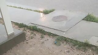 The rain in Iraq is light and the weather is pleasant at one of the work sites