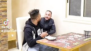 اضحك من قلبك