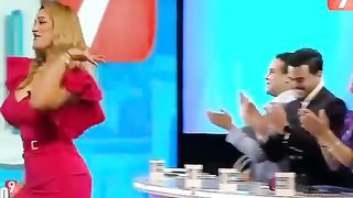 رقصت في وجه قدور وحاولت اغراءه فقصفها بقوة ????.
