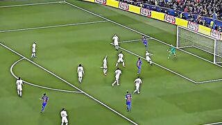 The challenge between goalkeeper Paris Germain