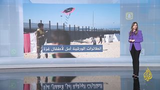 فيديو يحبس الأنفاس لطفل في غزة يصعد على أسلاك الكهرباء لإنزال طائرته الورقية