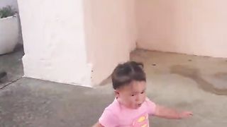 Heartwarming Gestures: Strangers Turn Around to Comfort a Frightened Child