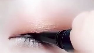 How to makeup your eyes
