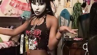 She’s literally doing white face if she can be racist so can I