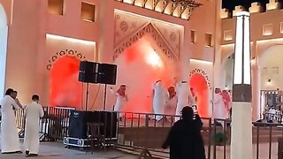 Dubai me facshan ke time agg Laga pora taba