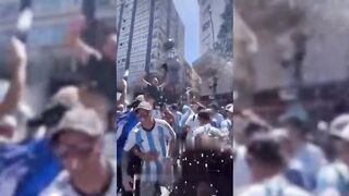 Argentina fans burn a coffin with Mbappe’s face during Word Cup parade #argentina