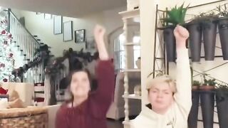 This EASY DANCE is going VIRAL!! ✨ #shorts #tiktok #xoteam #tiktoktrend #dance