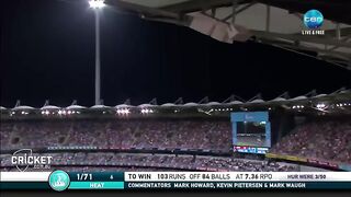 Chris Lynn hits one out of the Gabba! | KFC BBL|06