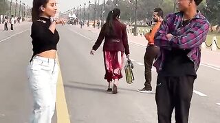 पीछे तो देखो ???????? #shorts #ytshorts #gymnast #public #publicreaction.