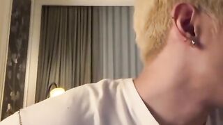 Taeyong eating nasi goreng
