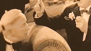 Charlie Chaplin napagkamalang burger ung ulo