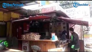Viral, Borneo Burger: Delicious Fast Food, Served by a Beautiful Woman in Hijab