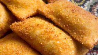 Chicken and sweetcom bread rolls