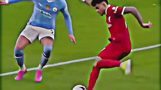 لويس دياز يھين دفاع السيتي