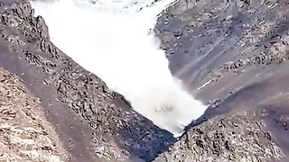 A big fully developed avalanche can weigh as much as a million tons and travel faster than 320 km/h (200 mph)