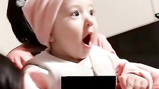 Kelucuan seorang baby disuruh  bilang mama jawabya papa????