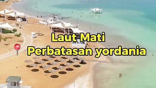 Berenang Di laut Mati
