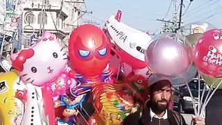 Man selling toys for his family support #viral video