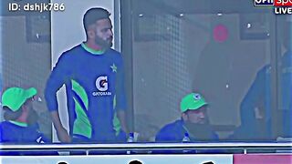 Babar Azam feeling so sad after out in second inning ????