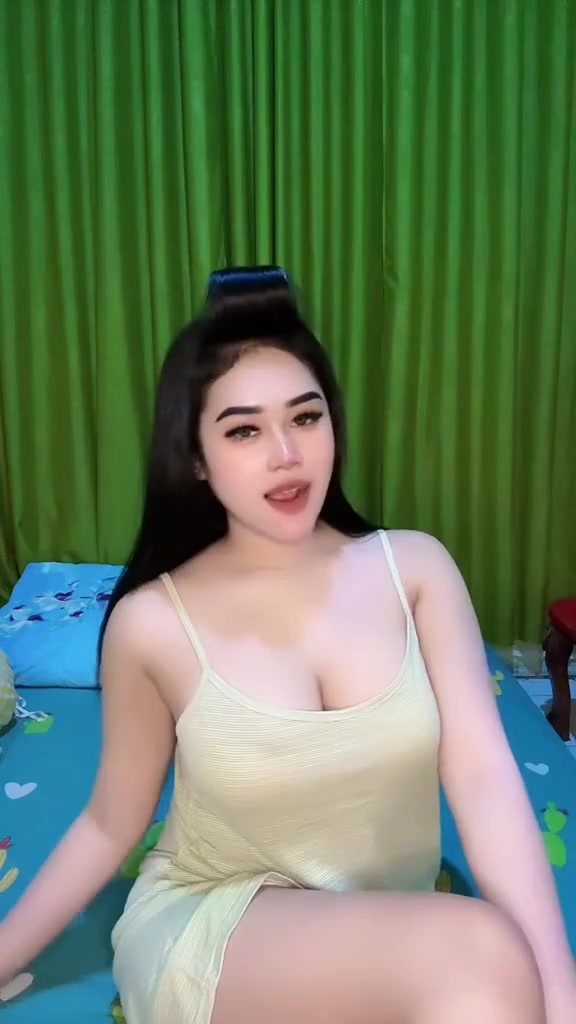 Beautiful women swaying live febspot