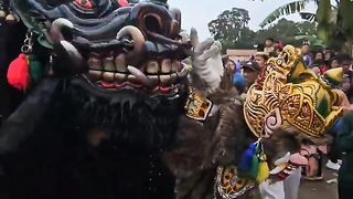 PRABU SUGRIWA menuntun Barongan Munding Laya