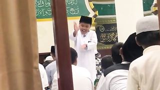 Santri become prayer leaders