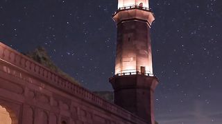 La beauté majestueuse des mosquées la nuit