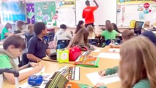 Le Prof c’est Booba en cette journée un papa comme les autres ! Et le meilleur rappeur de tout les temps