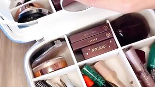 Você não precisava de uma maleta de make com LED no espelho até ver essa! É o sonho de qualquer maquiador (e nosso também, né ????)!