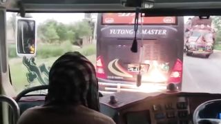 Fast Driver abuses Pakistan's driver Death