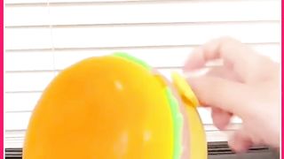 E o melhor: ela pode ir ao micro-ondas e tem vários compartimentos pra guardar qualquer refeição! ????????