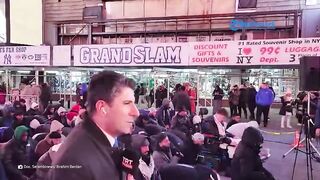 "Shalat Taraweh Ramadhan 2024 di Time Square New York Amerika Serikat, Senin Hari Ini Mulai Puasa"