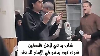 شاب يدعي لاهل فلسطين