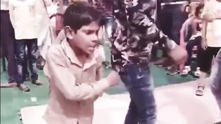 A funny boy Dance ????