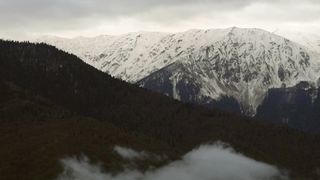 "Peak Perspectives: Immersing in the Natural Majesty of Mountains"