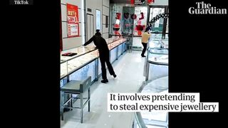 'Jewellery-stealing' prank