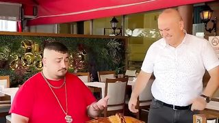 Yasin Cengiz Dev Döner Sürprizini Sevdi ???????????? #ağababadöner #yasincengiz #himmetpolat.