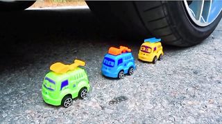Esmagando coisas crocantes e macias de carro! CARRO EXPERIMENTAL vs M&M
