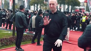 Which player saw the camera man  on red carpet
