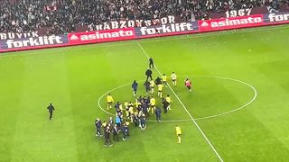 Очередное побоище на футбольном поле в Турции