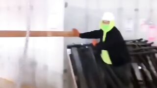 اضحك من قلبك