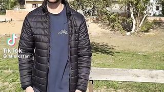 ضحك وبس